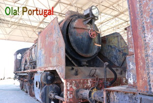 修復待ちの蒸気機関車（ポルトガル）