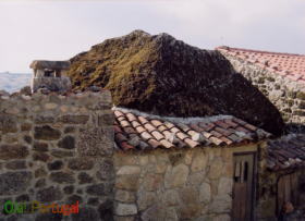 ポルトガルの岩の家
