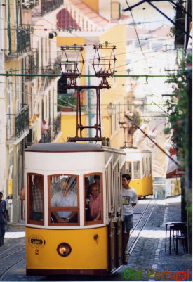 リスボン路面電車のある風景 Ola Portugal