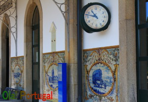 アズレージョの美しいポルトガル鉄道CPの駅：カミーニャ