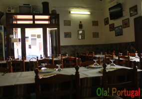 レゲンゴス・デ・モンサラーシュの地元食堂