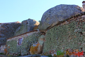 ポルトガルの石の家：カステロ・ボン