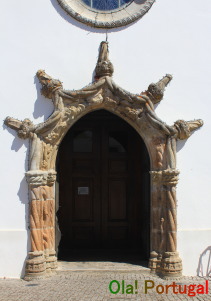 マヌエル様式の玄関が美しいマトリス教会（モンシケ）