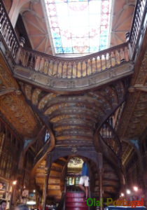 ポルトの世界一美しい本屋さん：レロ・イ・イルマオン