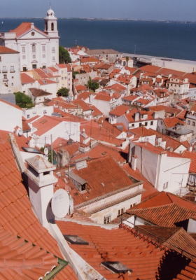 『レトロな旅時間ポルトガルへ』下町のぬくもりと郷愁　素顔のリスボンに会いに行く